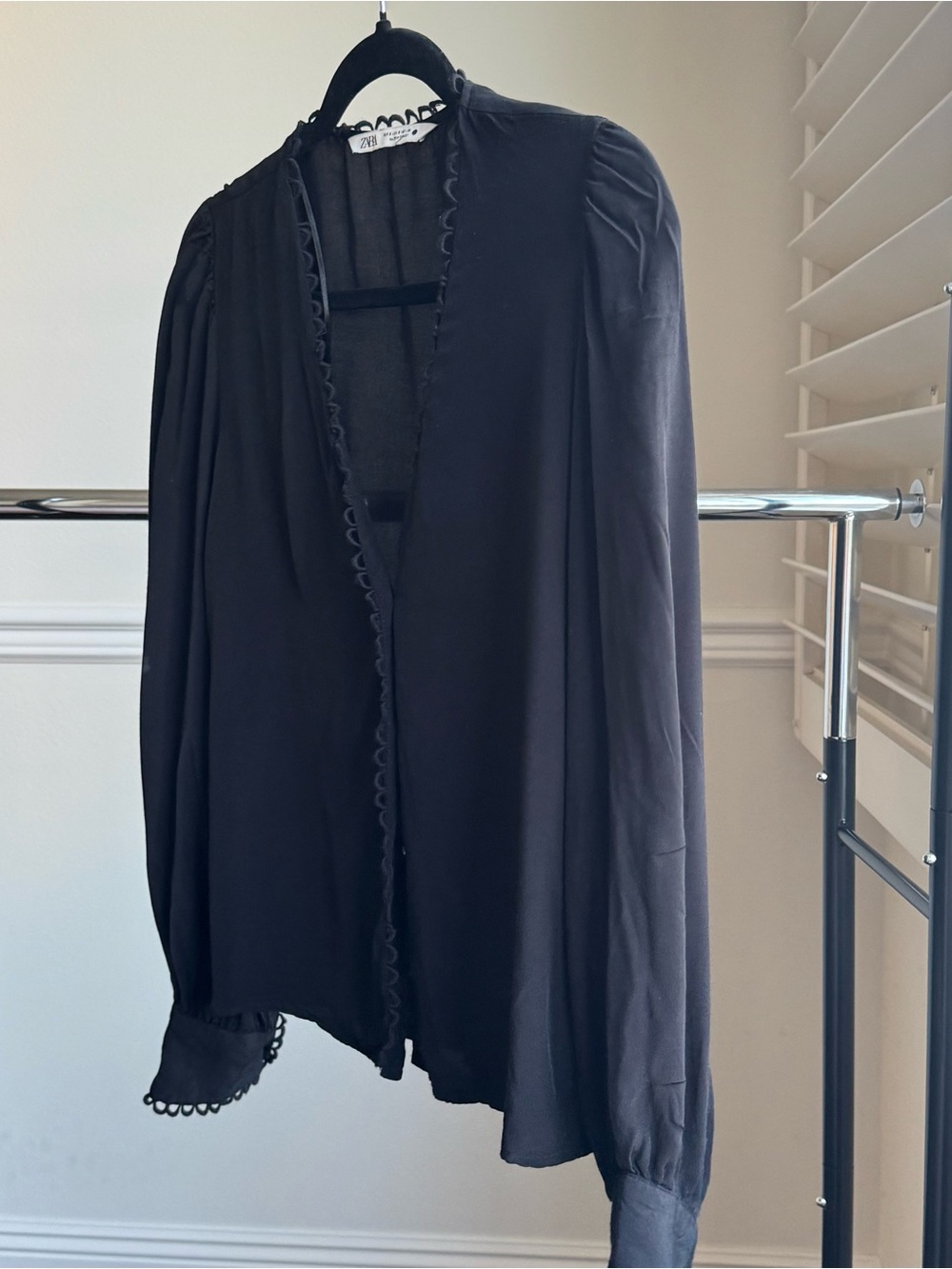 Zara Black Long-Sleeve Scallop Trim Blouse size Small Viscose Pre-owned. - Picture 3 of 9